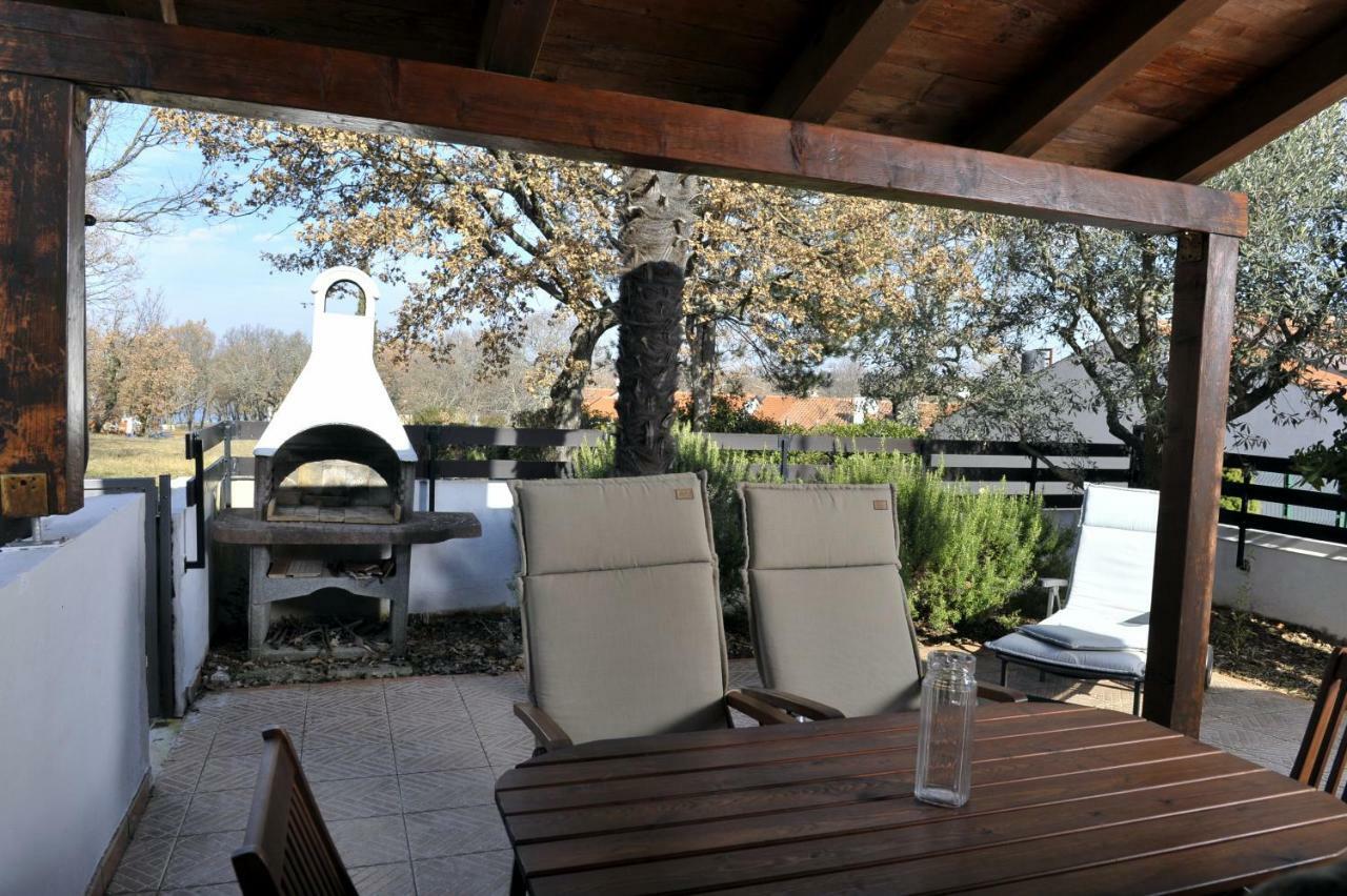 Holiday House Lena Πόρετς Εξωτερικό φωτογραφία